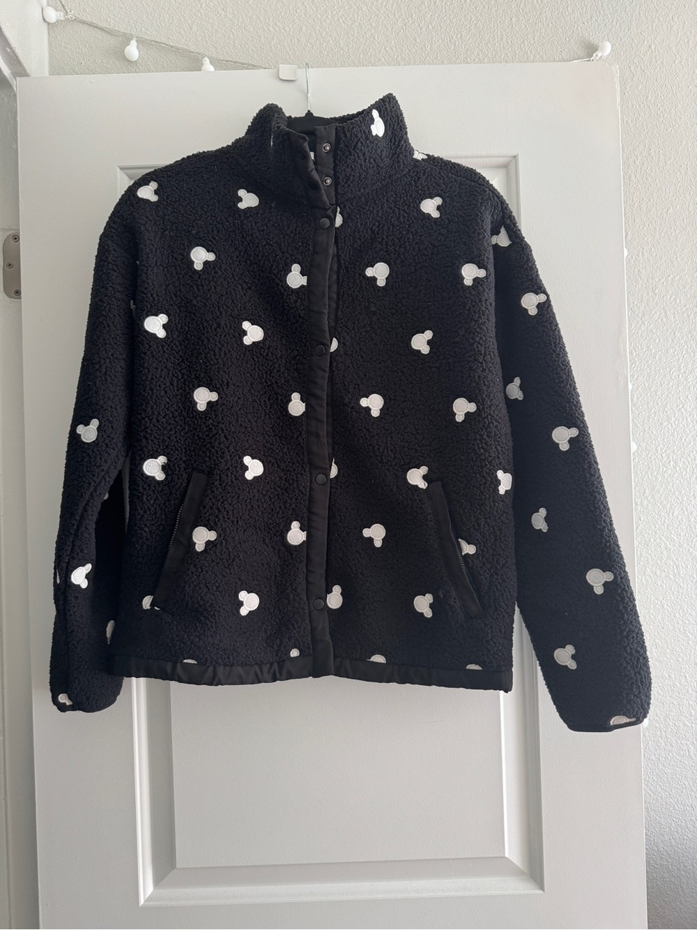 Disney Parks 2025 Disneyland Black Sherpa Mickey Icon Jacket XS